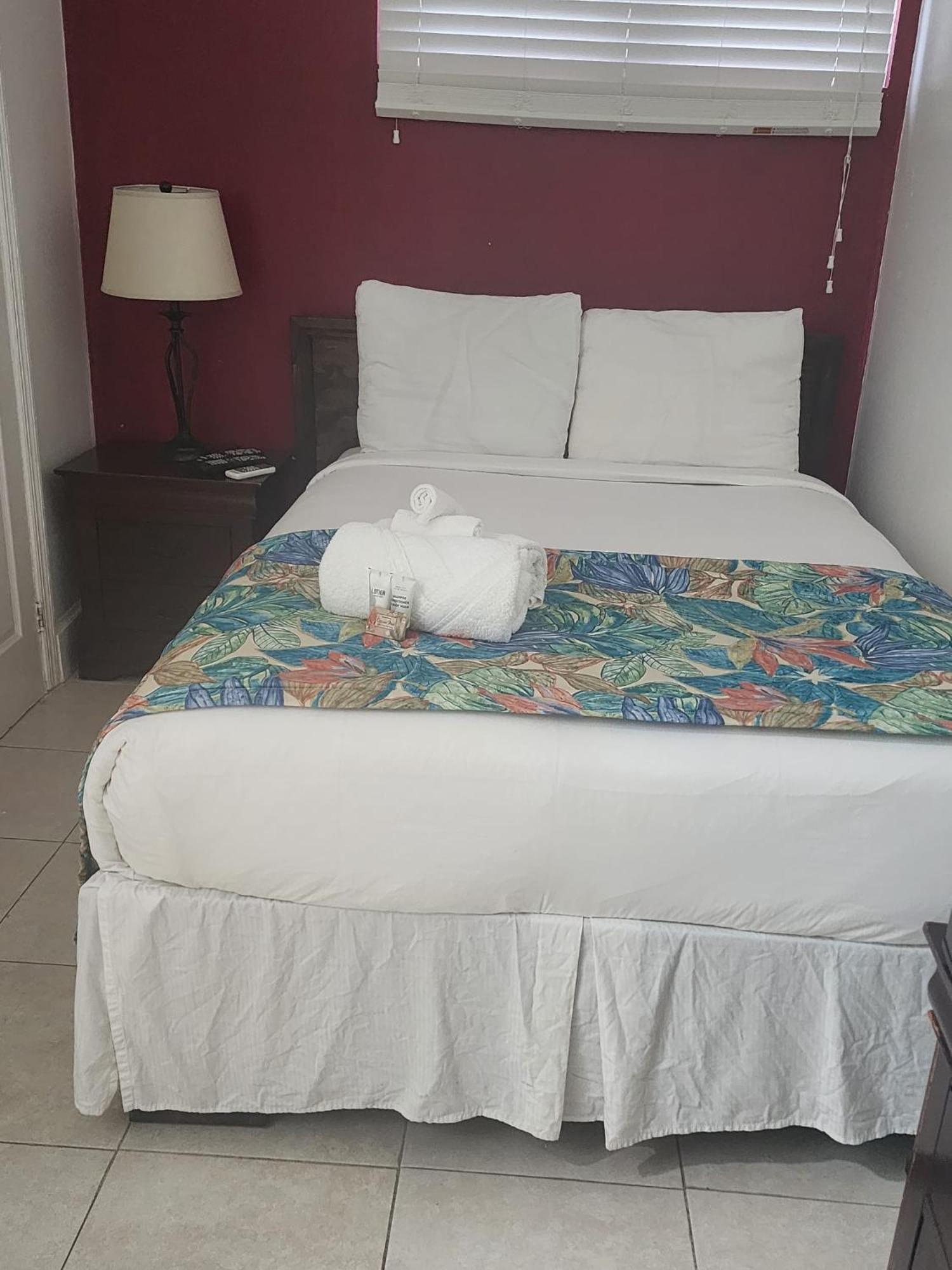 Bed and Breakfast Golden Palms House Nasáu Exterior foto