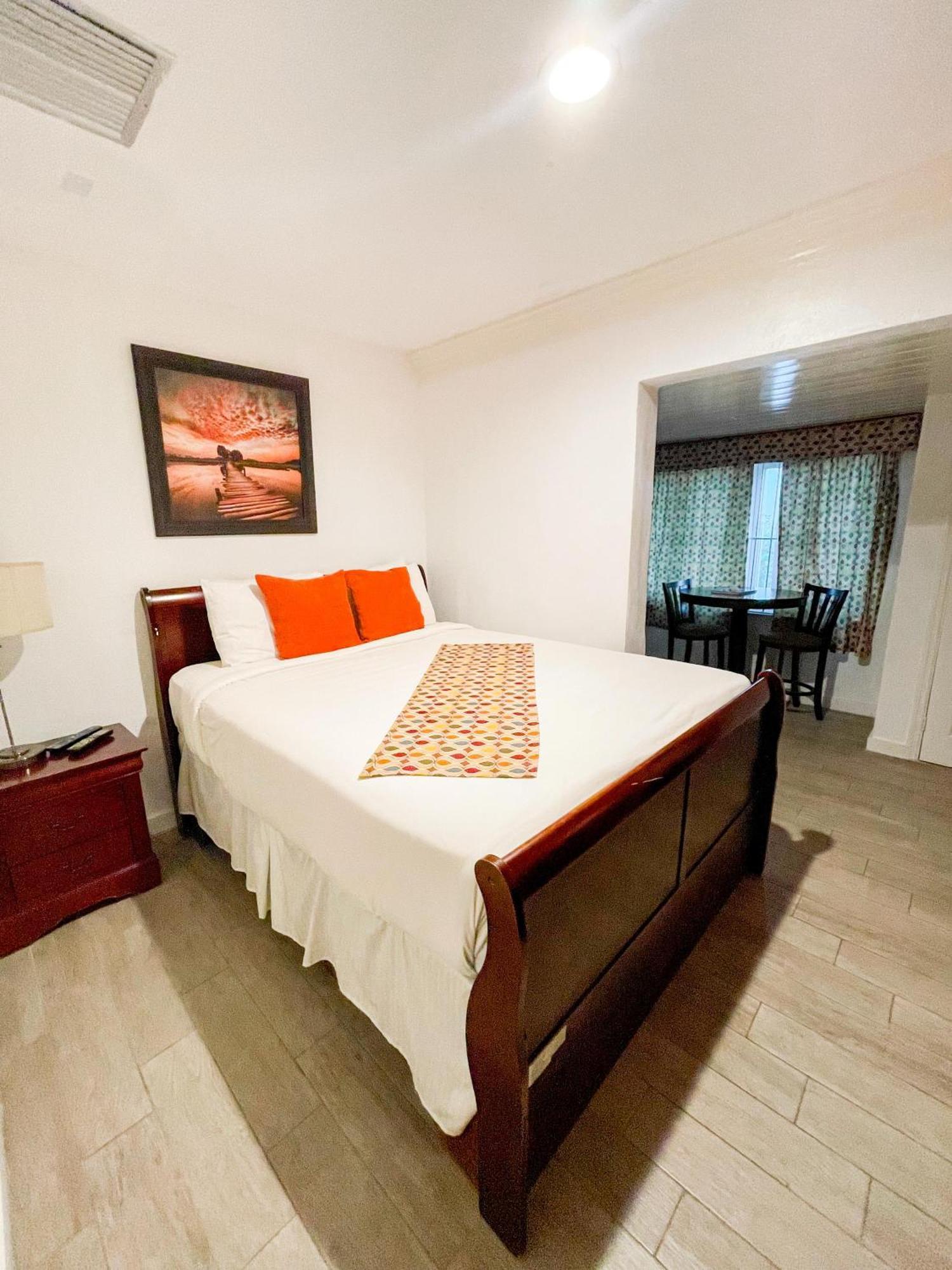 Bed and Breakfast Golden Palms House Nasáu Exterior foto