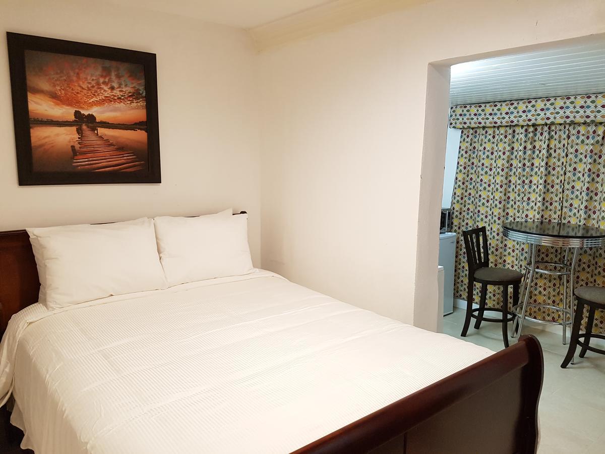 Bed and Breakfast Golden Palms House Nasáu Exterior foto